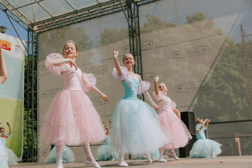 Выступление Мастерской балета в парке Воронцово